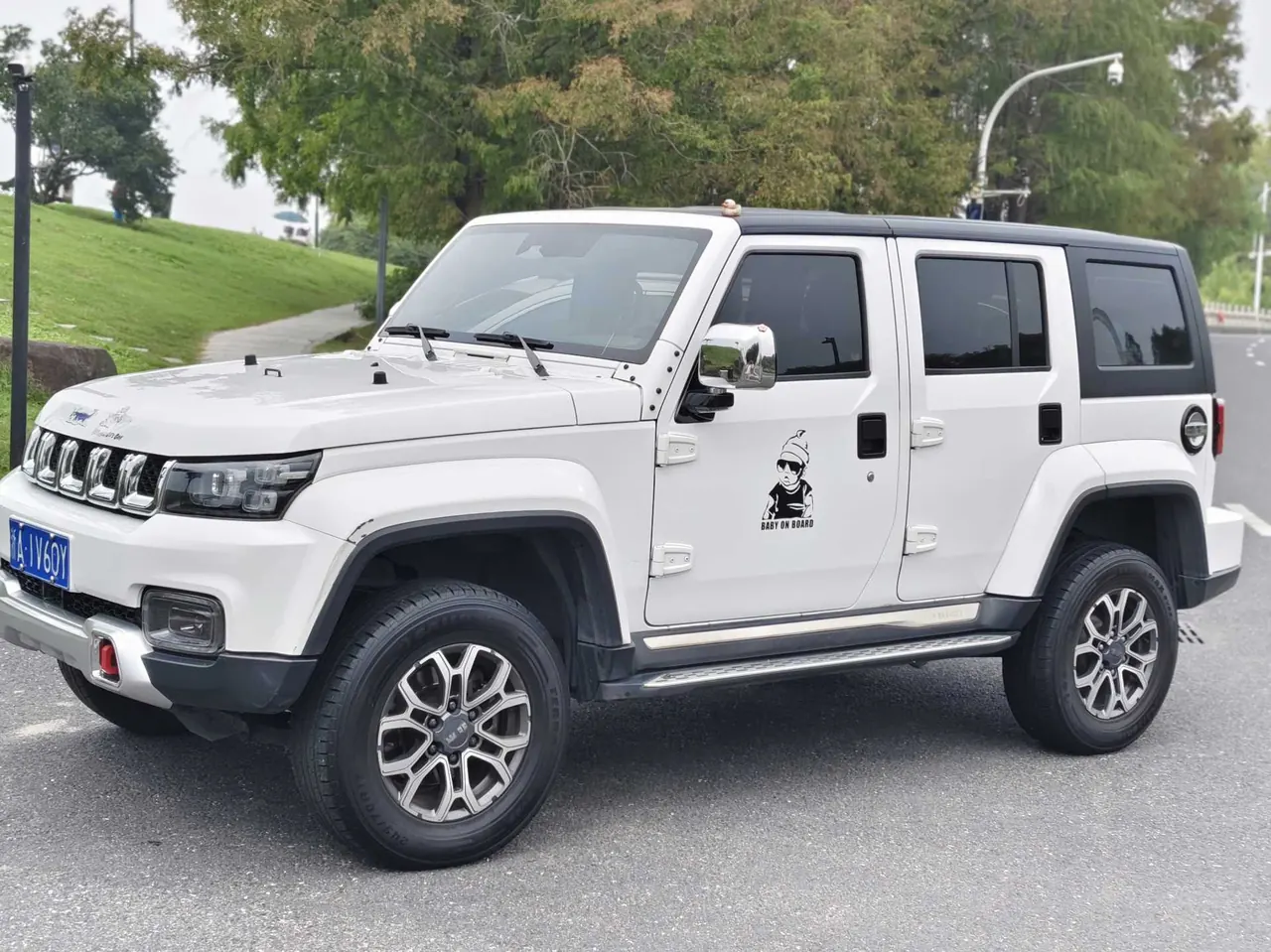 Beijing 2020 BJ40 2.0T 4-wheel drive city hunter version chivalrous automatic gear - View 1