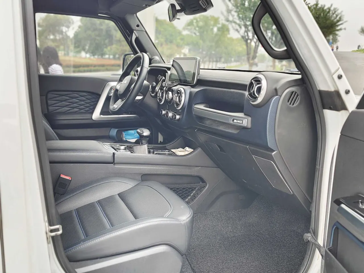 Beijing 2020 BJ40 2.0T 4-wheel drive city hunter version chivalrous automatic gear 2