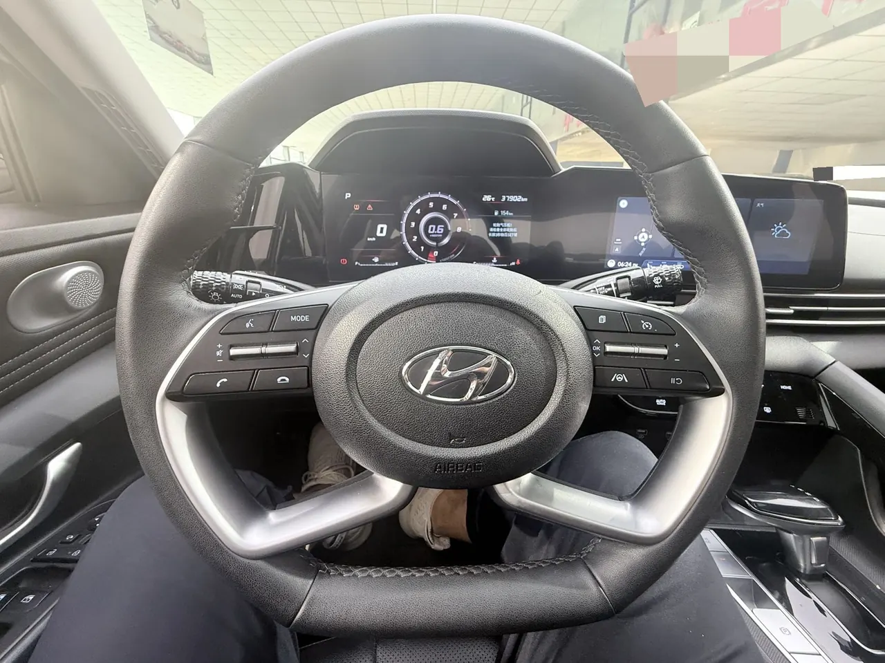 Hyundai 2022 Elantra -3-compartment 1.5 stepless LUX premium automatic gear 10