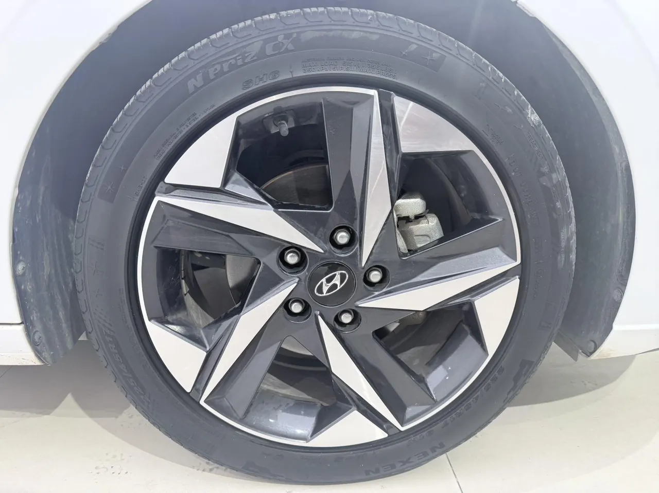 Hyundai 2022 Elantra -3-compartment 1.5 stepless LUX premium automatic gear 13