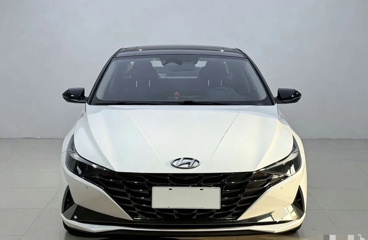Hyundai 2022 Elantra -3-compartment 1.5 stepless LUX premium automatic gear 2