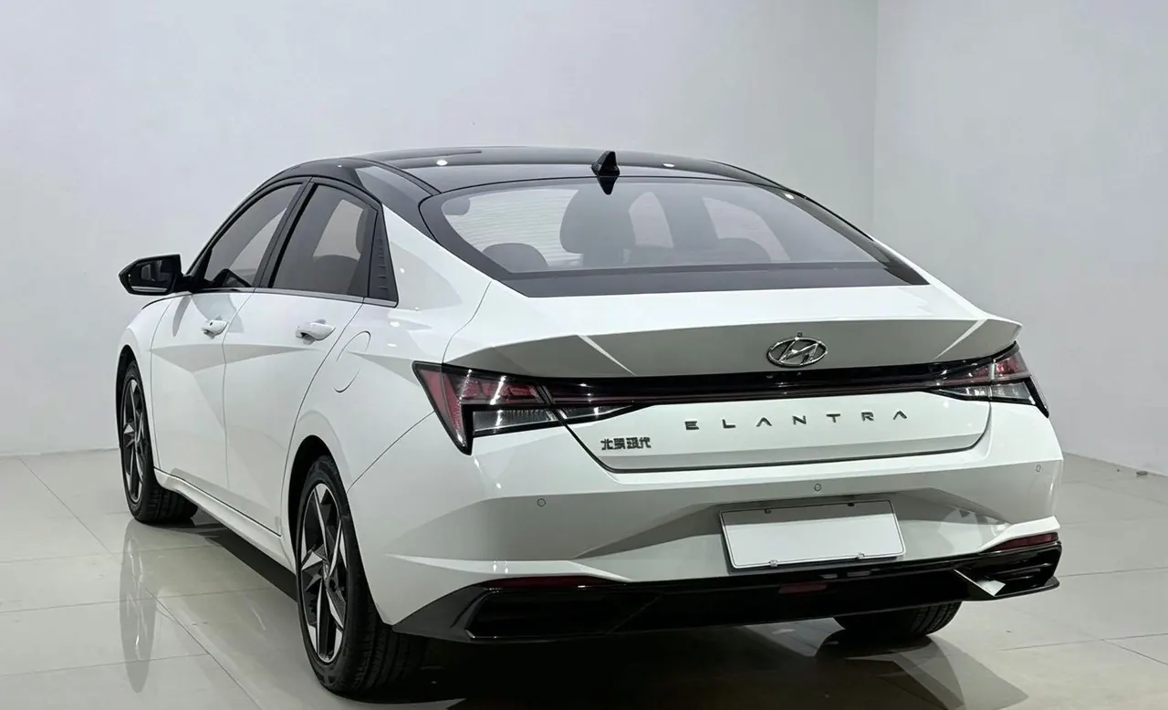 Hyundai 2022 Elantra -3-compartment 1.5 stepless LUX premium automatic gear 4