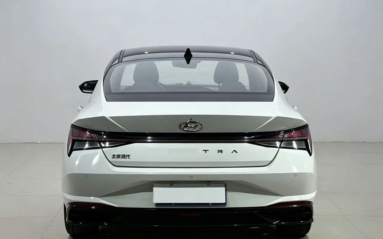 Hyundai 2022 Elantra -3-compartment 1.5 stepless LUX premium automatic gear 5