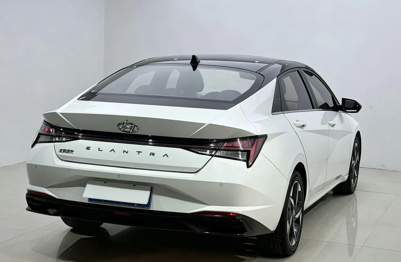 Hyundai 2022 Elantra -3-compartment 1.5 stepless LUX premium automatic gear 6