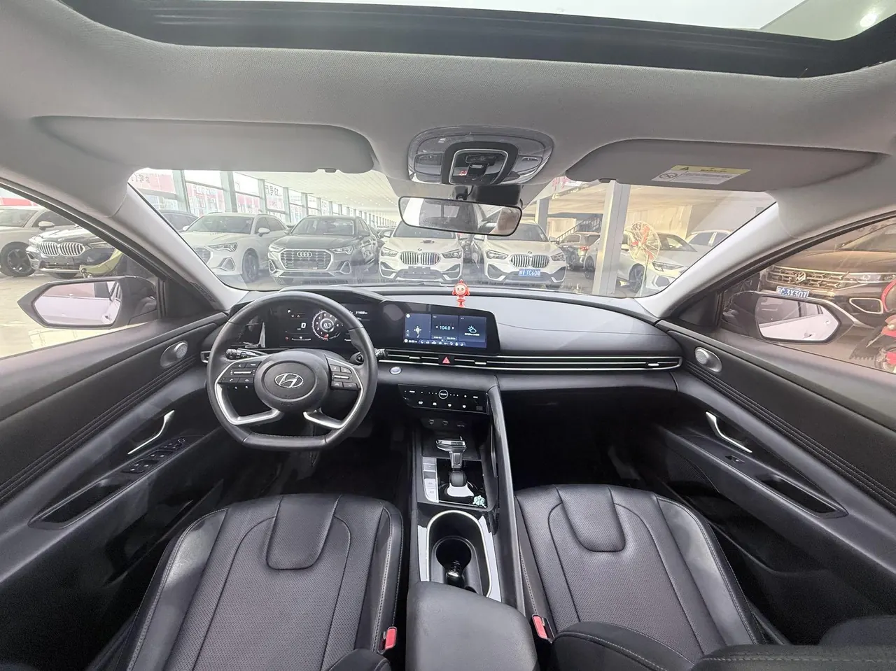 Hyundai 2022 Elantra -3-compartment 1.5 stepless LUX premium automatic gear 9