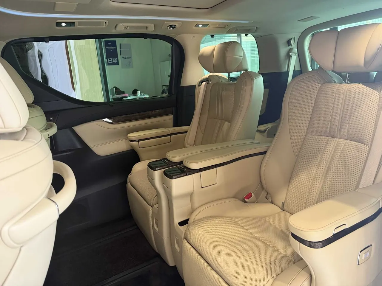 Toyota Wilfa (Imported) 2020 Wilfa 2.5 Stepless HV Distinguished Edition Automatic Gear 6