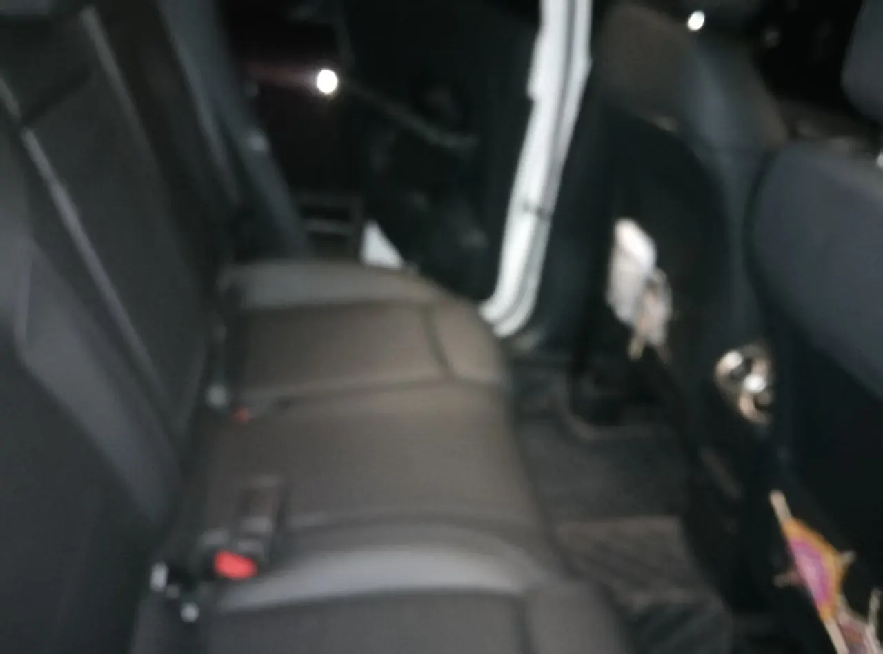 Mercedes Benz 2024 GLA 200 1.3T automatic gear 2