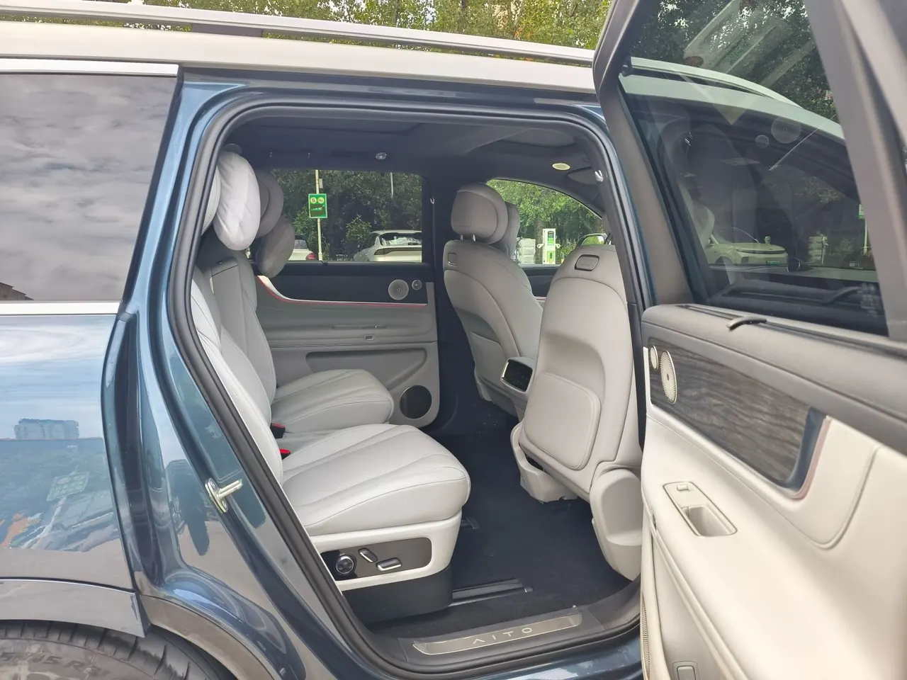 AITO 2024 AITO M9 extended range Ultra 52kWh automatic gear 3