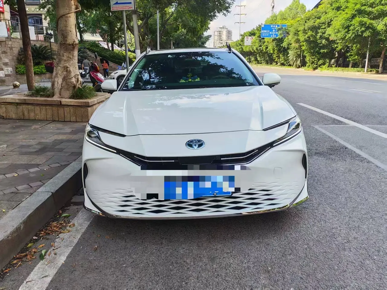 Toyota 2024 Camry Dual Engine 2.0HG Stepless Premium Edition Automatic Gear 3