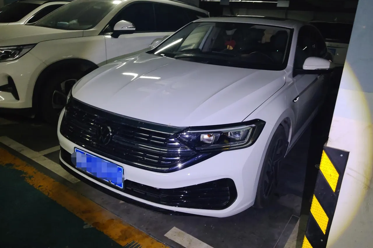Volkswagen 2023 Sagitar 1.5TSI 300TSI Exceed Edition Automatic - View 1