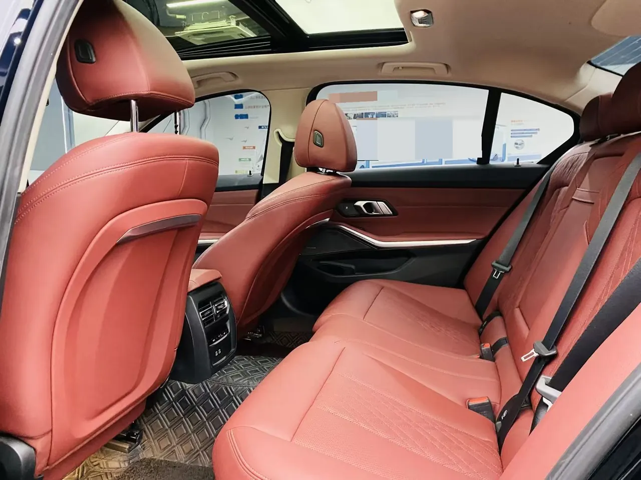 BMW 3 Series 2024 325Li 2.0T M Sports Obsidian Night Suit Automatic Gear 5