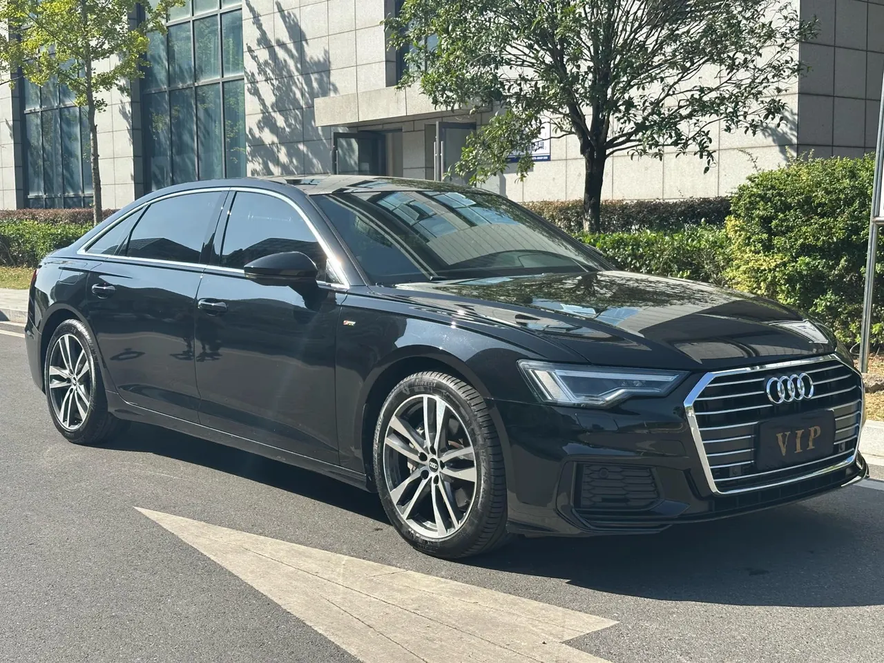 Audi 2022 A6L 2.0TFSI 40TFSI Deluxe Dynamic Automatic 2