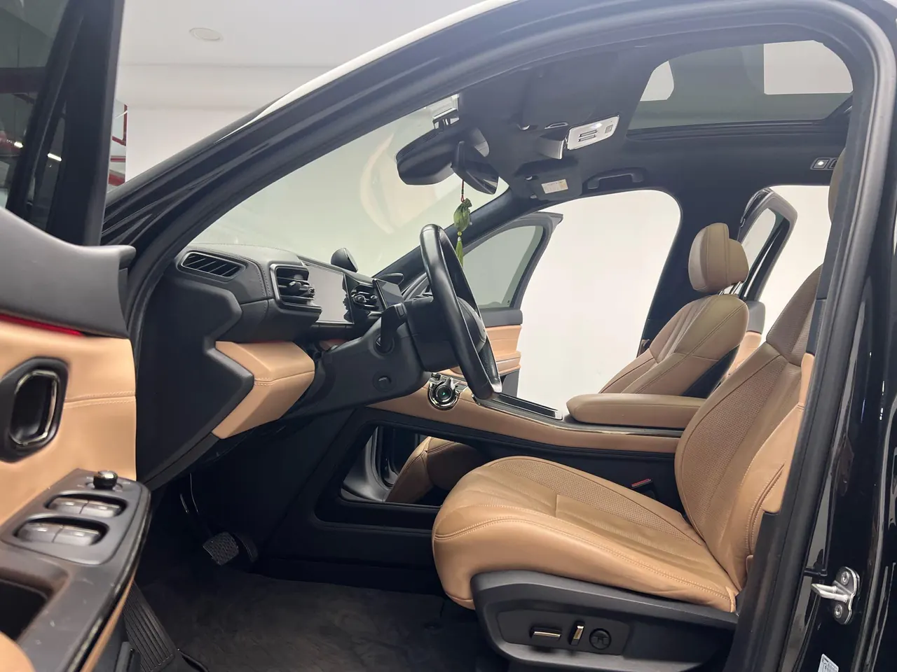 NIO 2022 ES8 Signature Edition, 100 kWh, 6 seats, automatic transmission 10