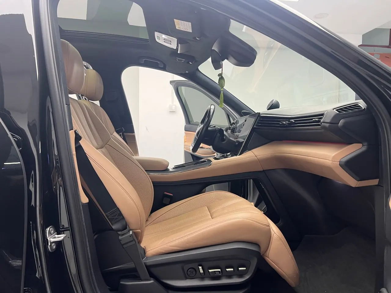 NIO 2022 ES8 Signature Edition, 100 kWh, 6 seats, automatic transmission 13