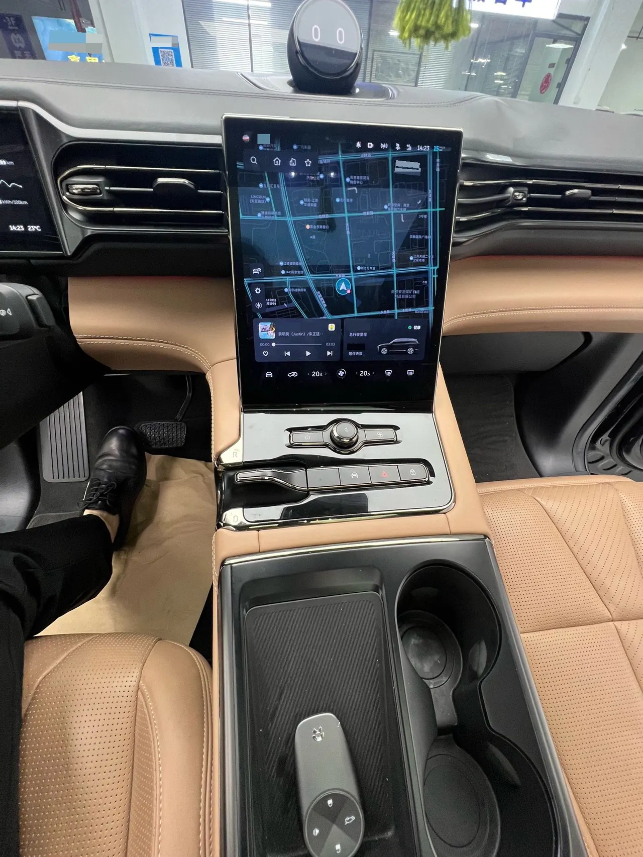 NIO 2022 ES8 Signature Edition, 100 kWh, 6 seats, automatic transmission 14