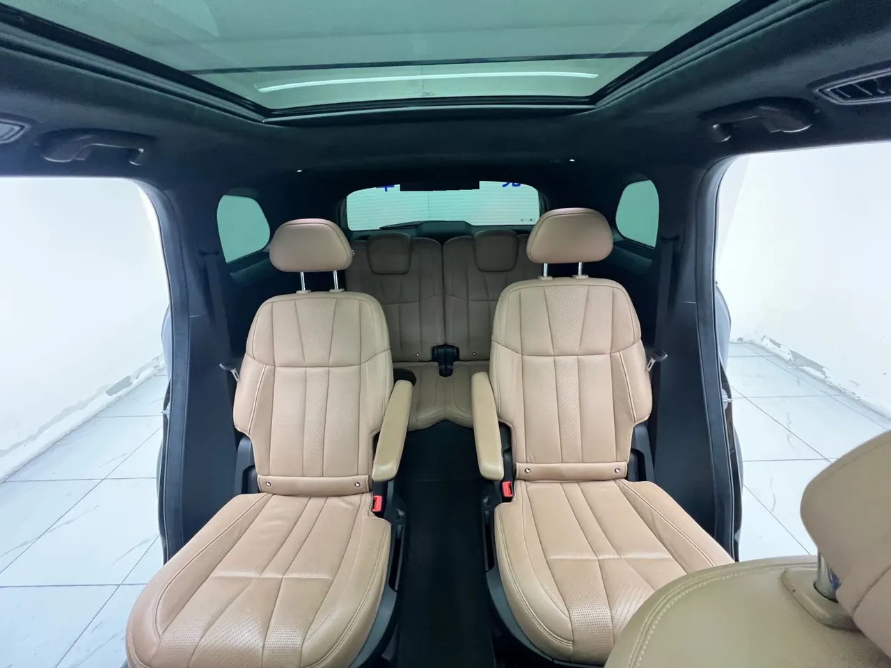 NIO 2022 ES8 Signature Edition, 100 kWh, 6 seats, automatic transmission 9
