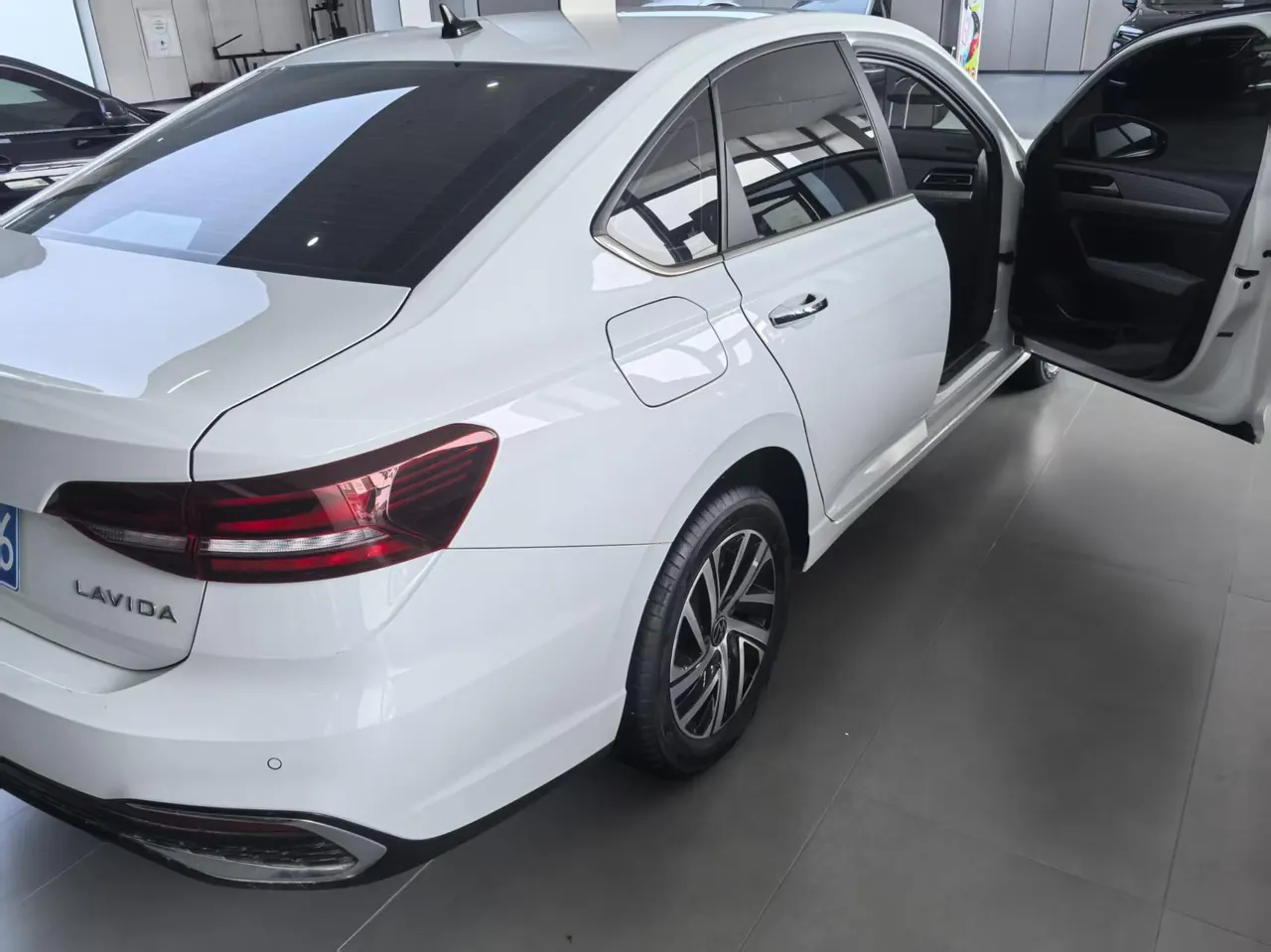 Volkswagen 2023 LaVida 1.5 Star 5 Million Edition Automatic Gear 3
