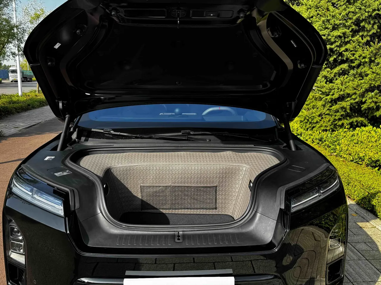 NIO 2026 ES8 6-seat executive deluxe automatic gear 3