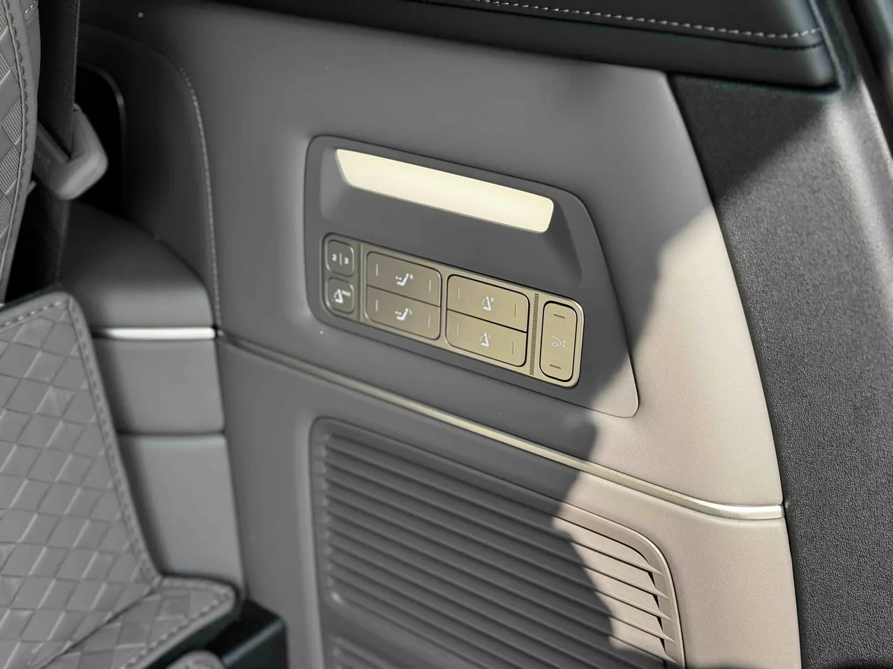 NIO 2026 ES8 6-seat executive deluxe automatic gear 8