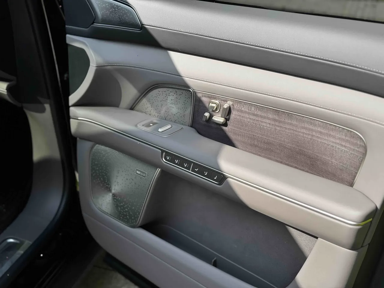 NIO 2026 ES8 6-seat executive deluxe automatic gear 9
