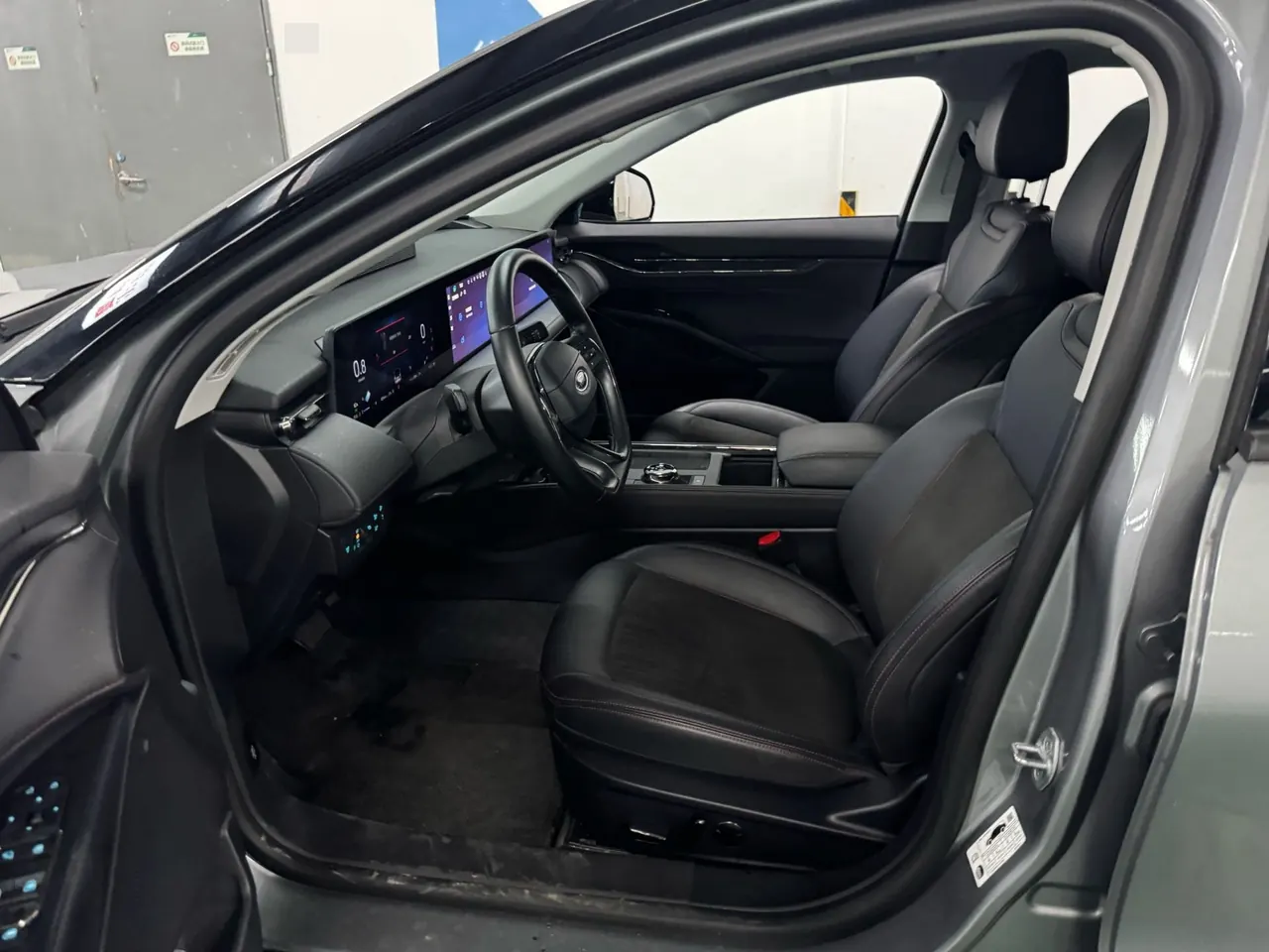 Ford 2023 Mondeo 2.0T EcoBoost 245 luxury automatic gear 3