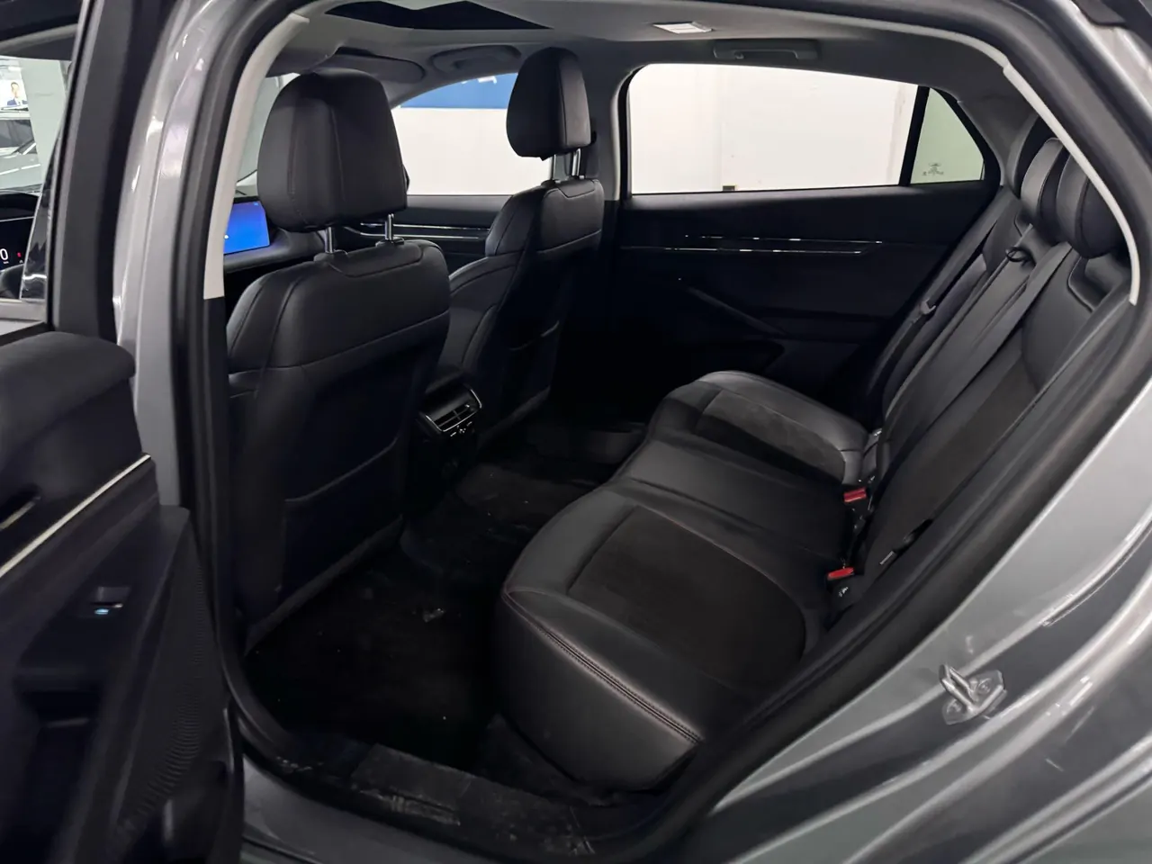 Ford 2023 Mondeo 2.0T EcoBoost 245 luxury automatic gear 4