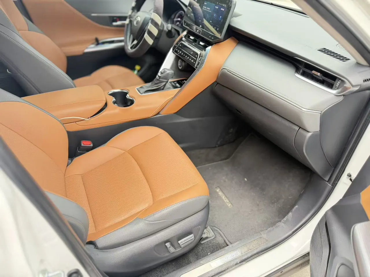 Toyota 2022 Weisa 2.0 Stepless Two-Drive Premium Edition Automatic Gear 6