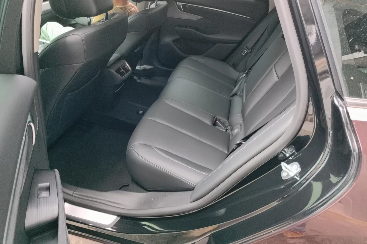 Buick 2025 LaCrosse 2.0T 28T Platinum Edition, automatic transmission 5