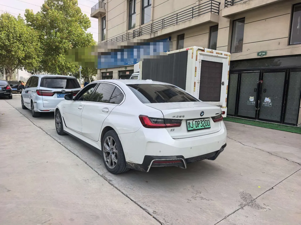 BMW 2022 i3 eDrive 35L automatic gear 4