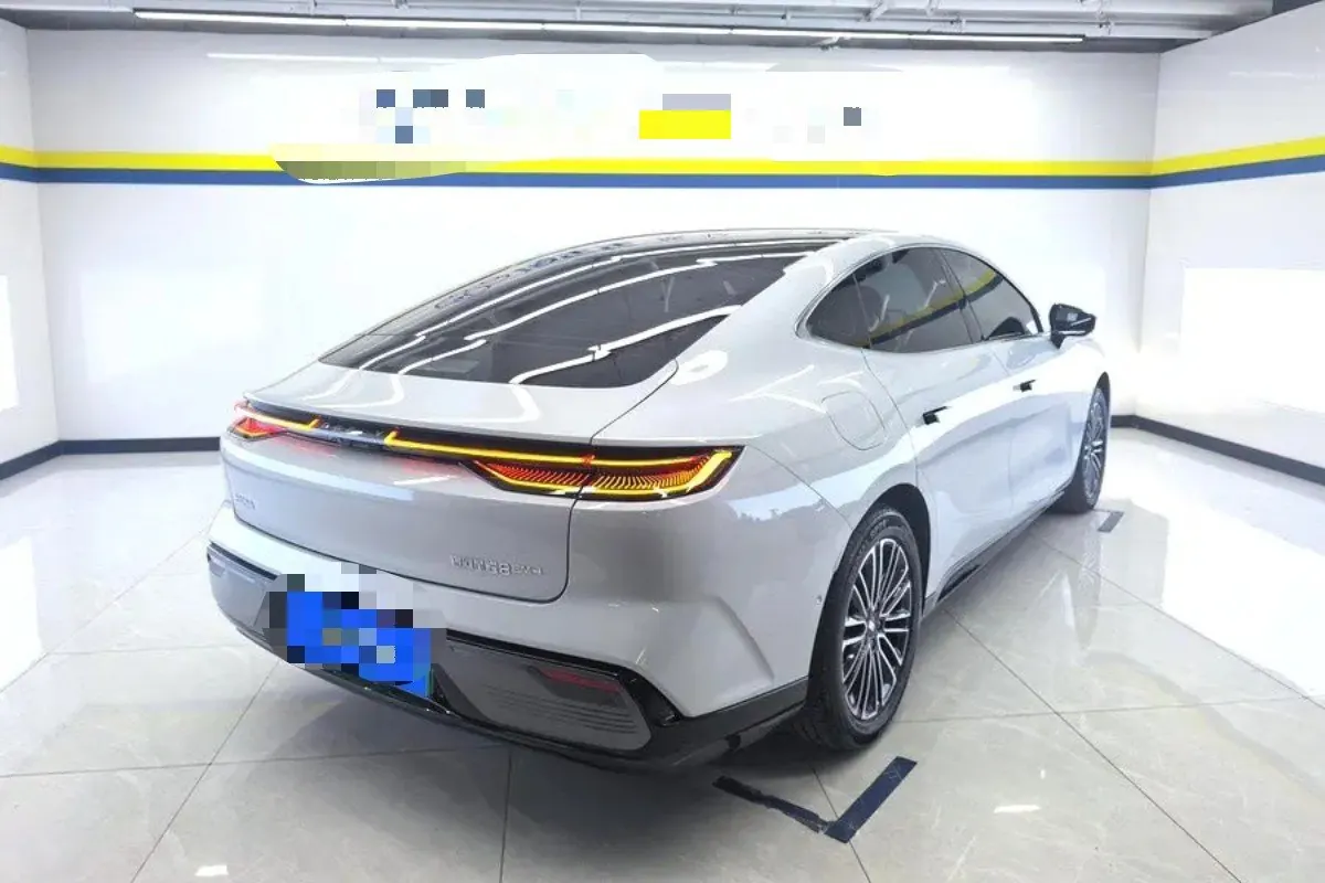 Geely Galaxy 2025 Xingyao 8 EM-i 1.5 130km Premium Edition Automatic Gear 2