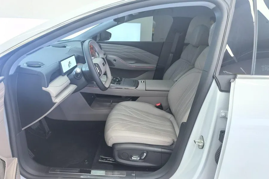 Geely Galaxy 2025 Xingyao 8 EM-i 1.5 130km Premium Edition Automatic Gear 3