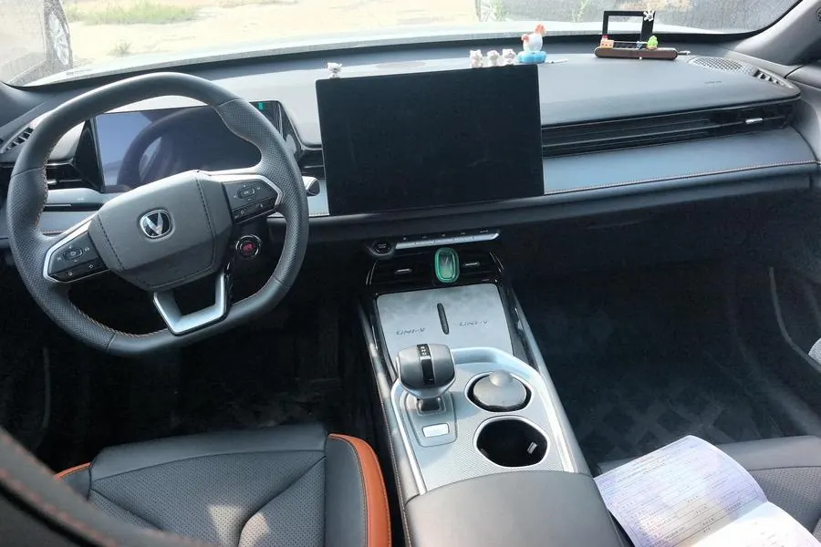ChangAn 2025 UNI-V 1.5T exclusive automatic gear 3