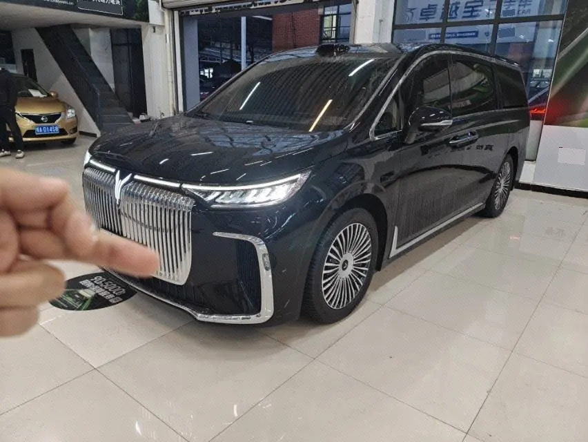 Voyah 2025 dreamers PHEV 1.5T four-wheel drive distinguished dry Kun version automatic gear - View 1