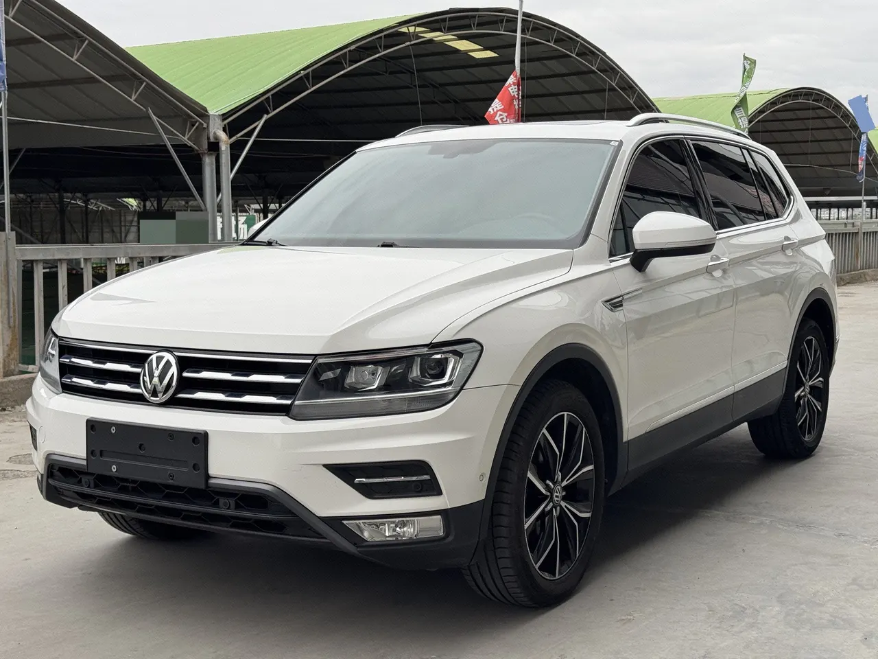 打开图片灯箱:Volkswagen 2020 Tiguan L 2.0TSI 330TSI Two-Drive Smart Deluxe Automatic Gear