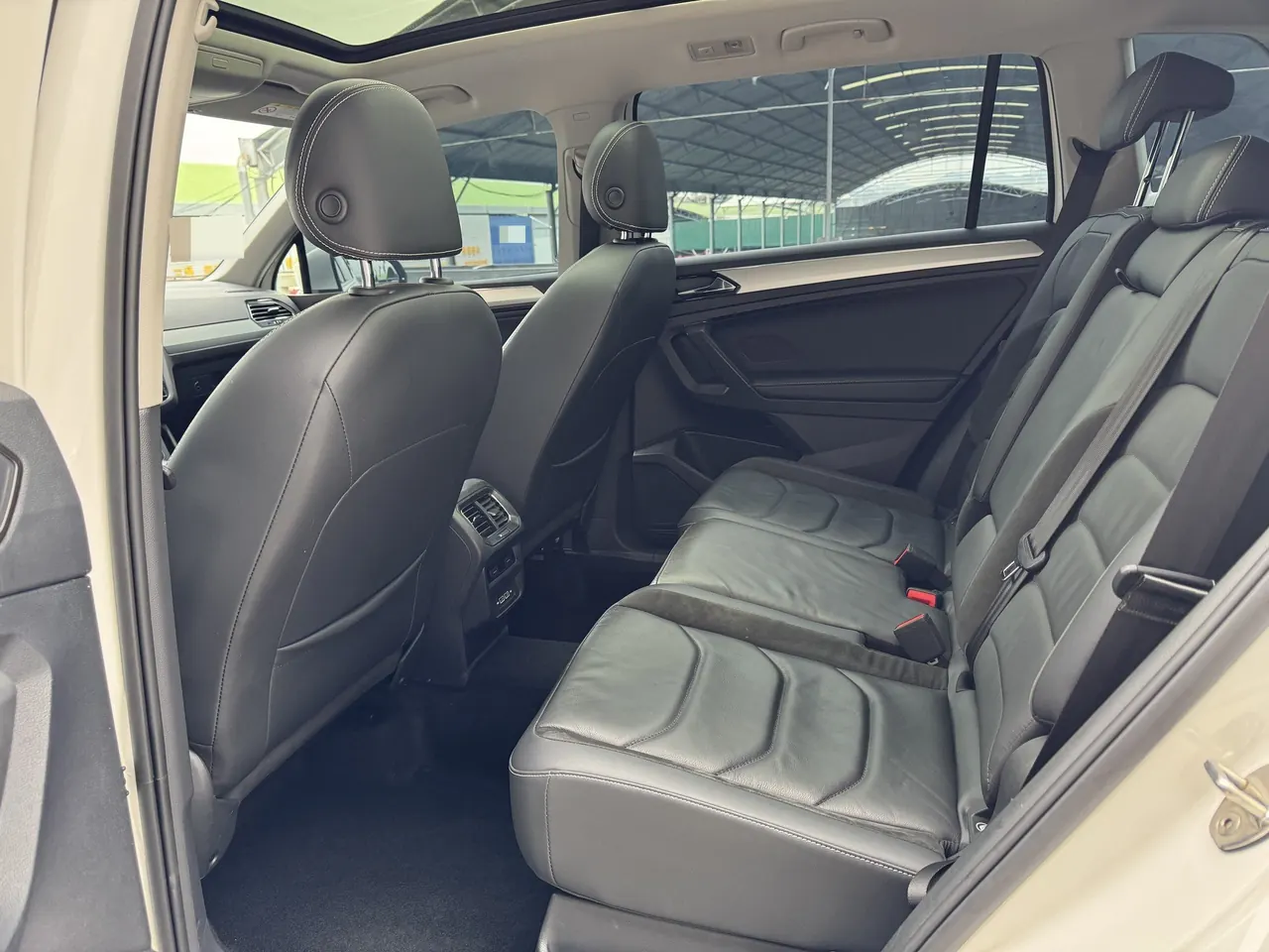 Volkswagen 2020 Tiguan L 2.0TSI 330TSI Two-Drive Smart Deluxe Automatic Gear 9