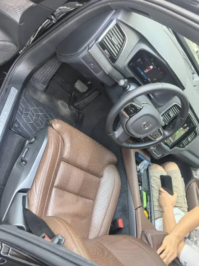 Volvo XC90 (Imported) 2024 XC90 48V 2.0T B6 Zhiya Deluxe Edition 7-seat Automatic Gear 3