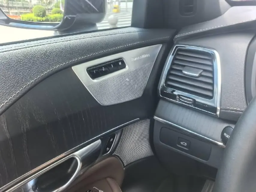 Volvo XC90 (Imported) 2024 XC90 48V 2.0T B6 Zhiya Deluxe Edition 7-seat Automatic Gear 5
