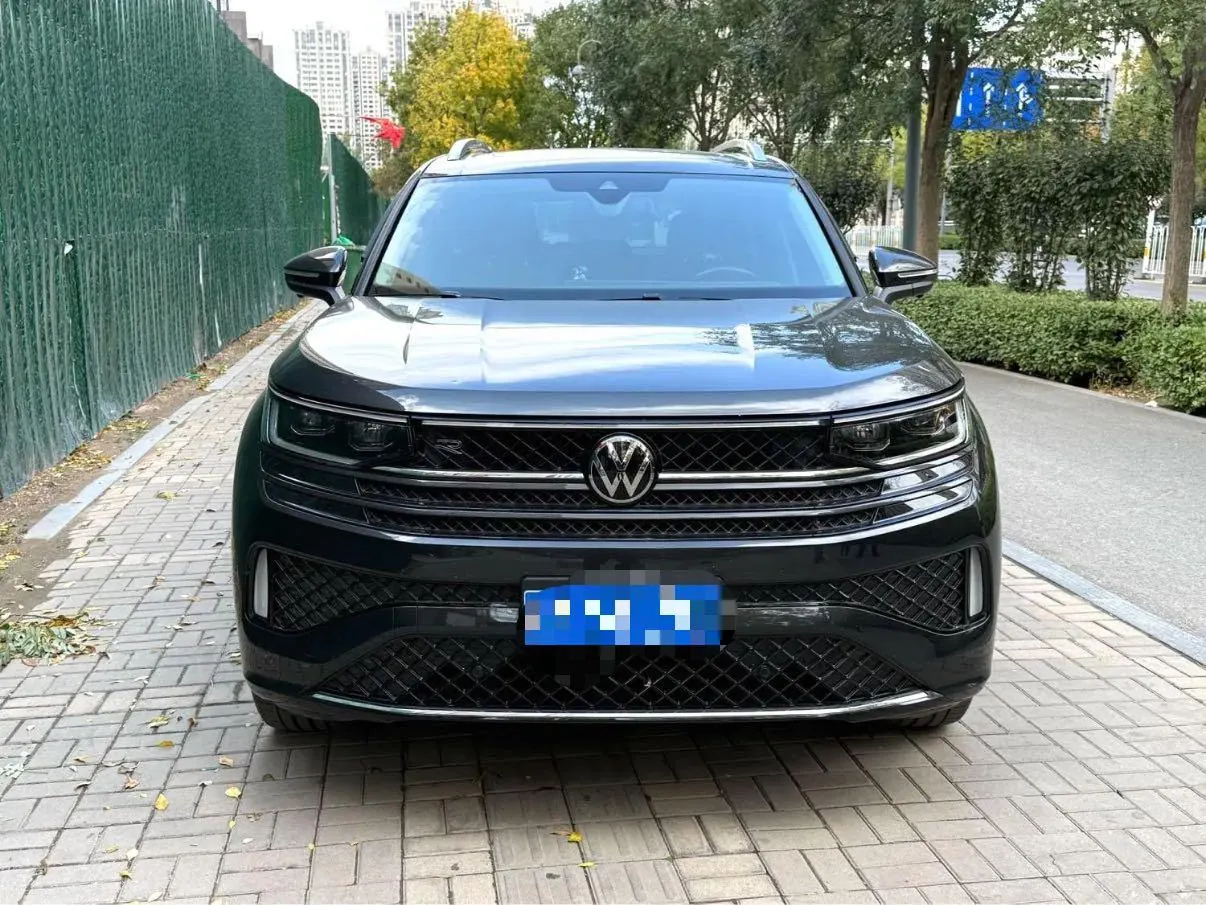 Volkswagen 2024 model tour R-Line 2.0TSI 380TSI four-wheel drive parade version automatic gear 2