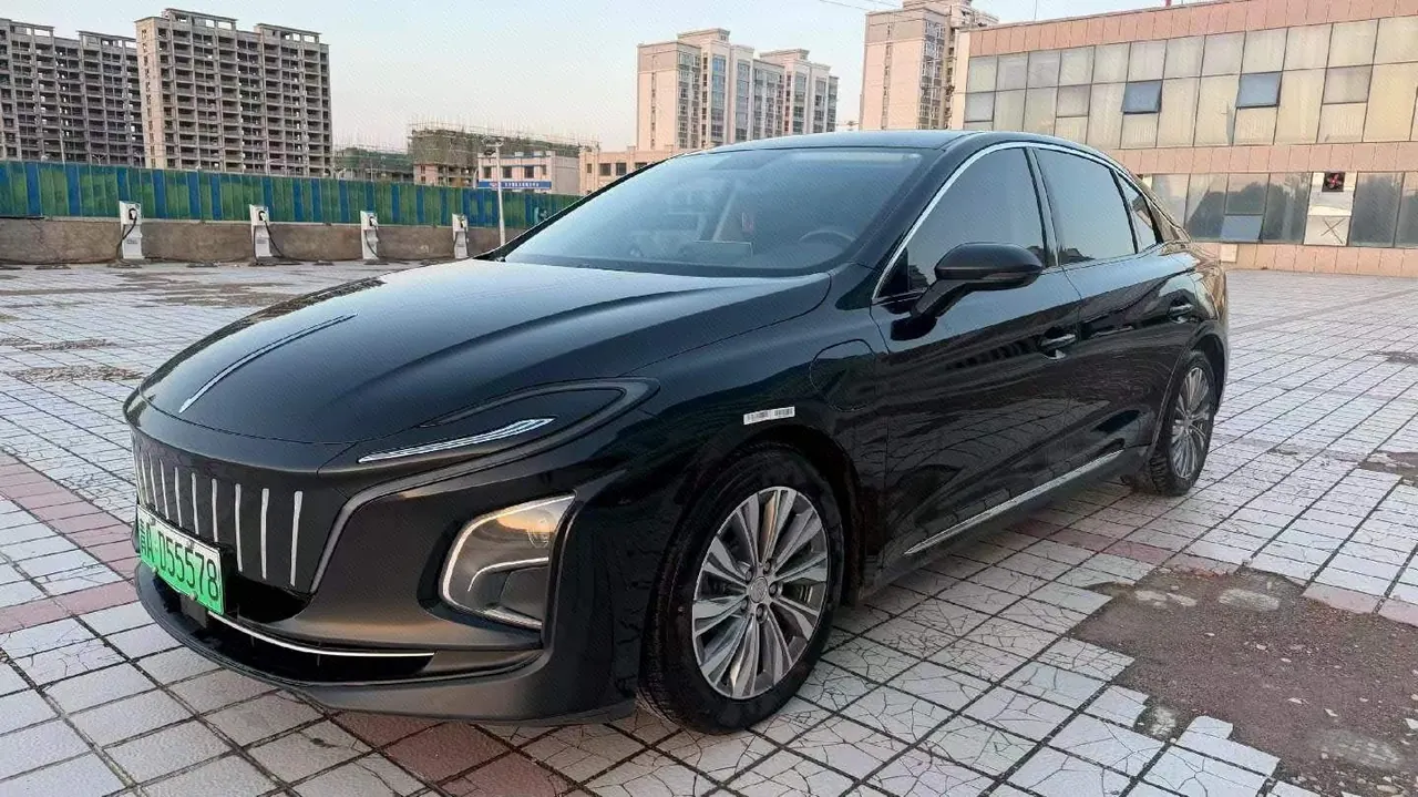 HongQi 2024 E-QM 5 610km PLUS automatic transmission - View 1
