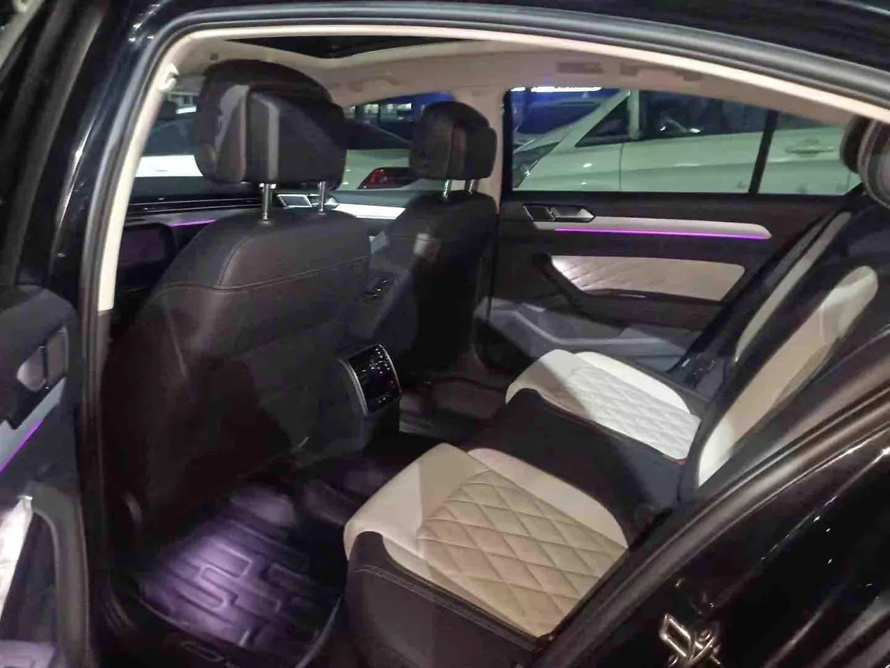 Volkswagen 2020 Magotan 2.0TSI 330TSI luxury automatic transmission 5