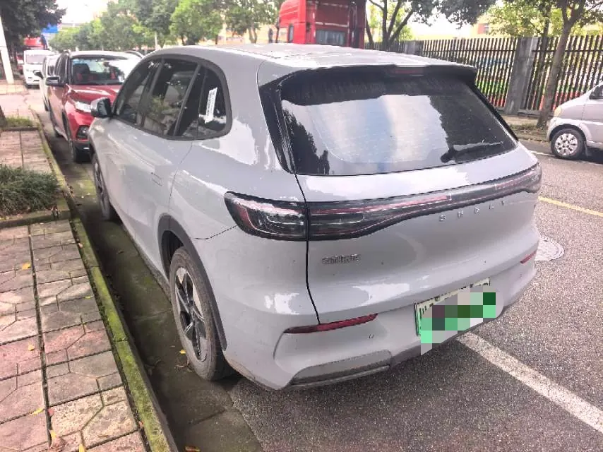 Geely Galaxy 2024 E 5 440km sailing version automatic gear 3