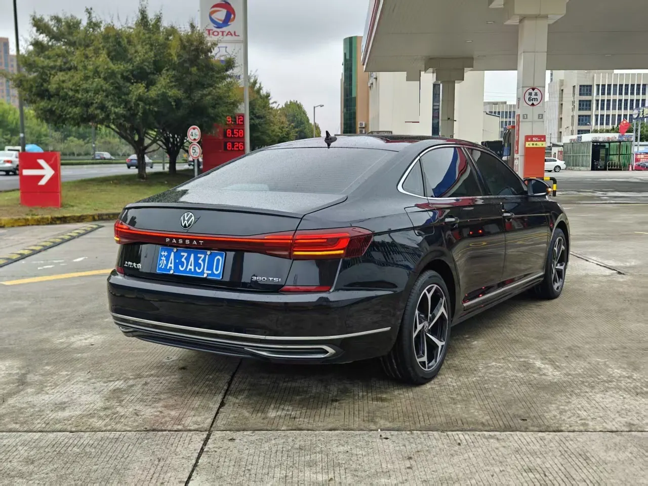 Volkswagen 2024 Passat 2.0TSI 380TSI Deluxe Edition Automatic 3