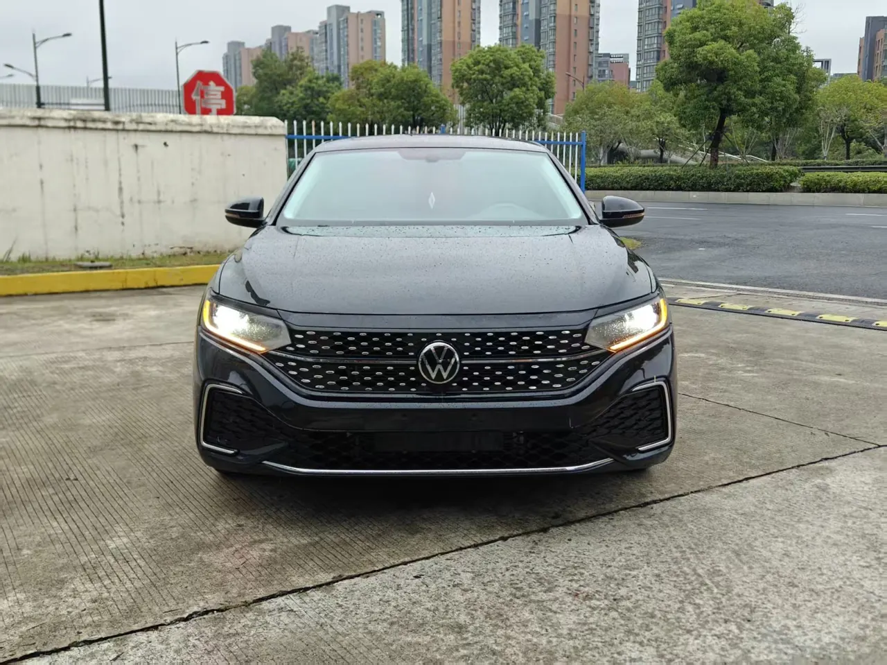 Volkswagen 2024 Passat 2.0TSI 380TSI Deluxe Edition Automatic 6