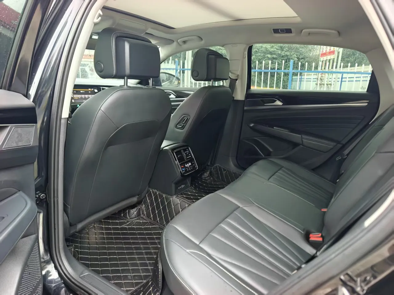 Volkswagen 2024 Passat 2.0TSI 380TSI Deluxe Edition Automatic 8