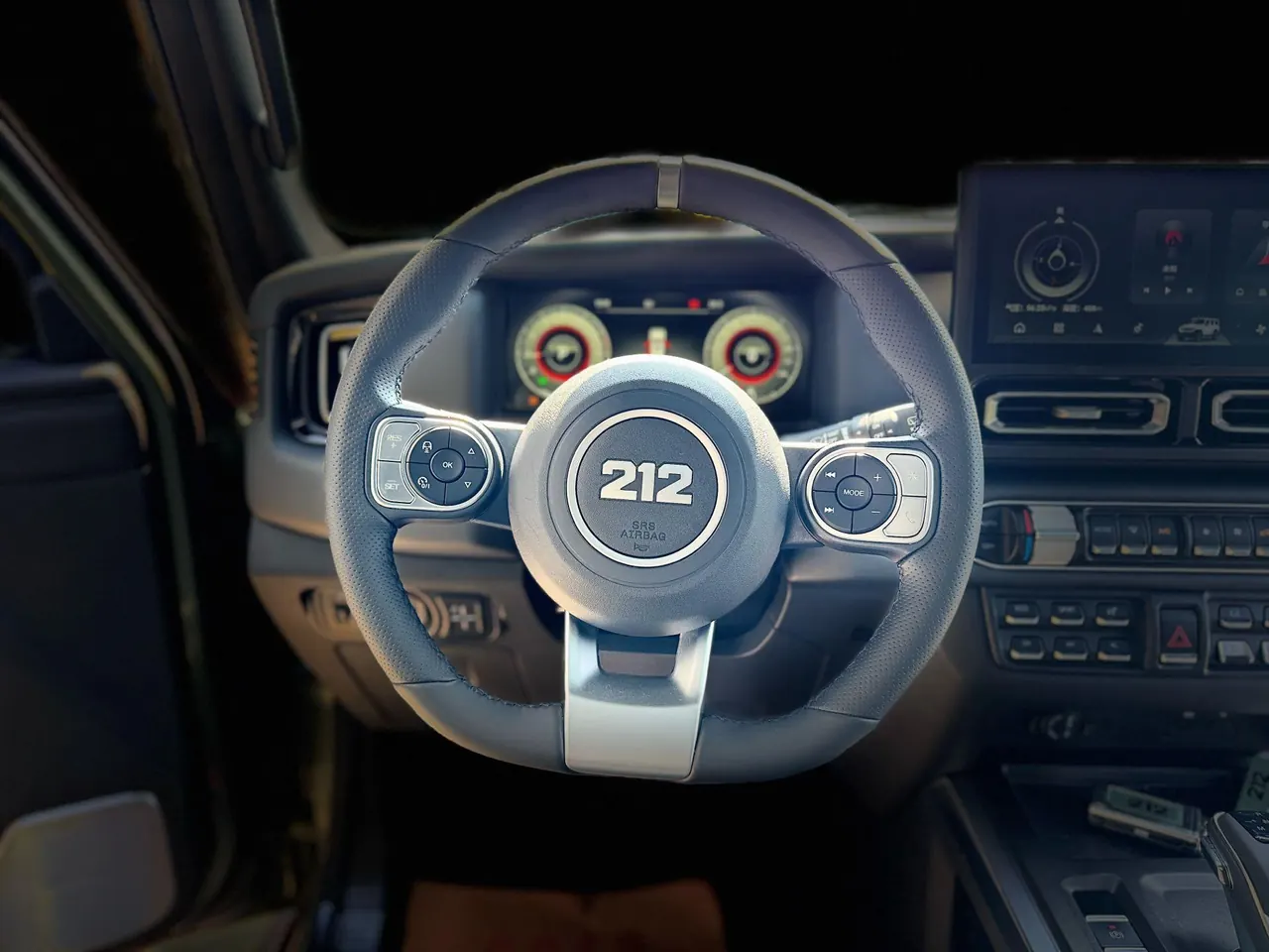 212 2024 T01 2.0T Explorer Automatic 9