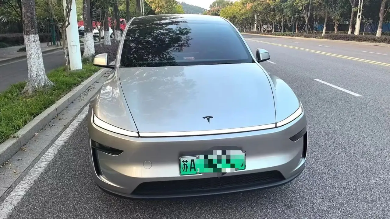 Tesla 2025 Model Y L Long Endurance All-Wheel Drive Automatic Transmission 2