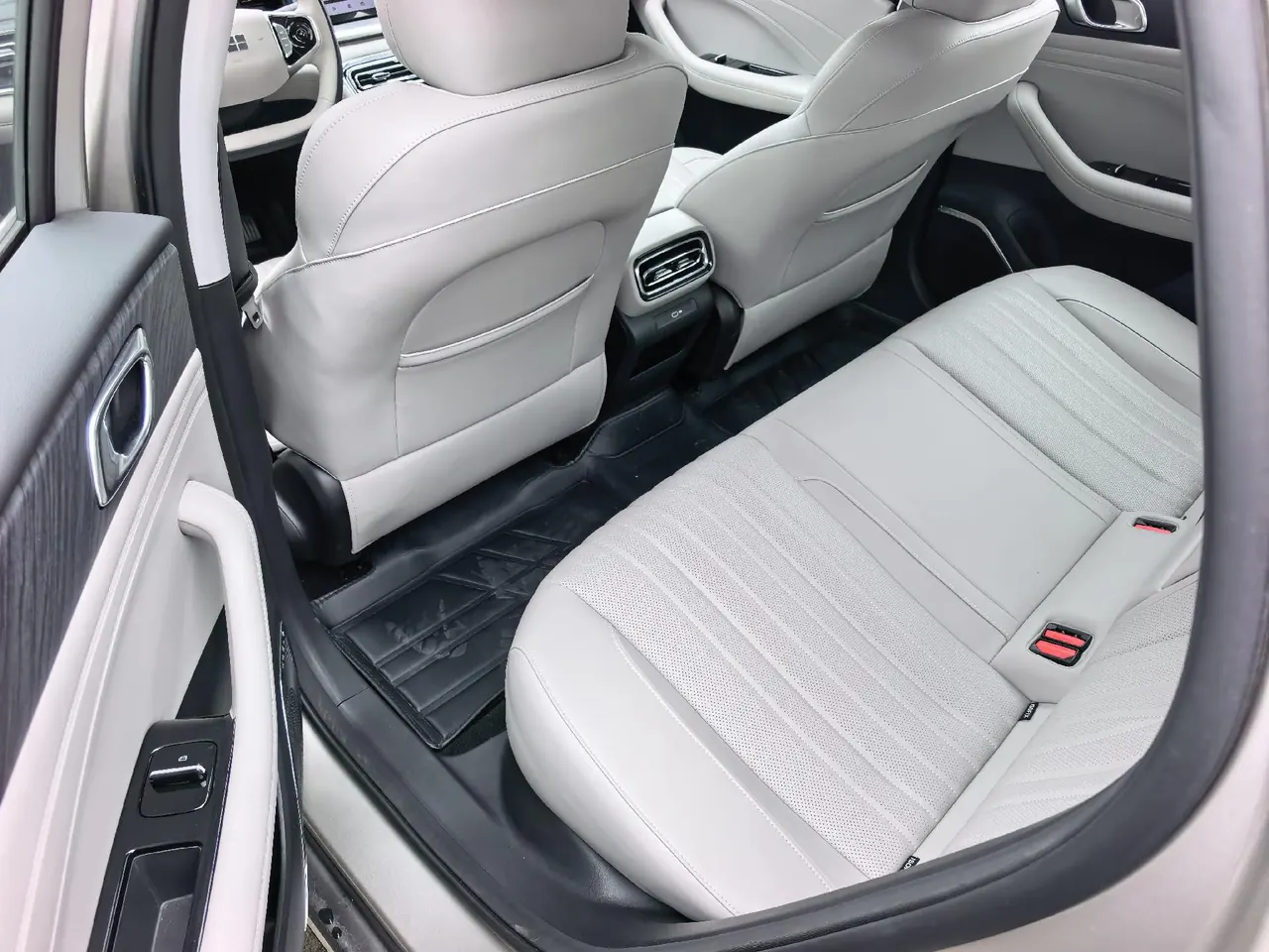 Geely Galaxy 2025 xingyao 6 EM-i 1.5 125km exploration version automatic gear 2
