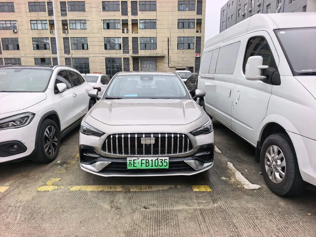 Geely Galaxy 2025 xingyao 6 EM-i 1.5 125km exploration version automatic gear 4