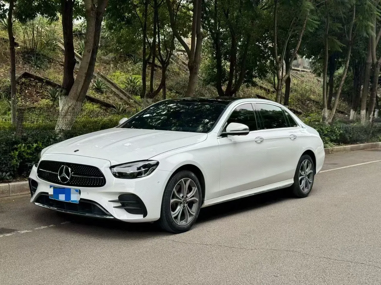 Открыть галерею: Mercedes Benz E Class 2021 E 300 L 2.0T Sports Luxury Automatic Gear