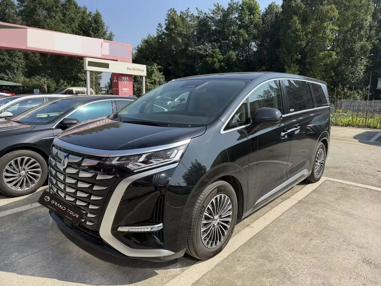 Denza 2024 Denza D9 DM-i 1.5T stepless 980 four-wheel drive distinguished automatic gear - View 1
